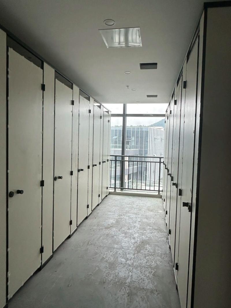 如何为小空间打造高效卫生间的隔断?